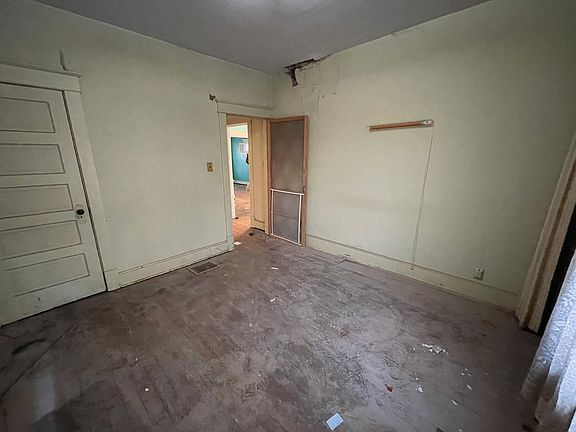 5th image of 824 N Oakland Ave