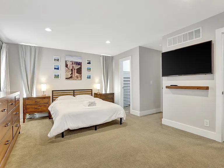2520 N Lafayette St — Photo 12
