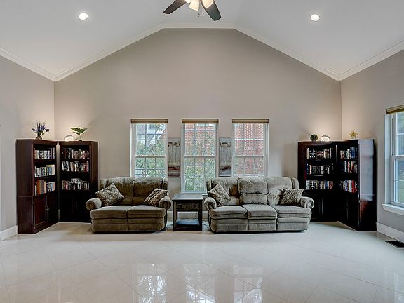 4th image of 64 Cedar Lawn Cir