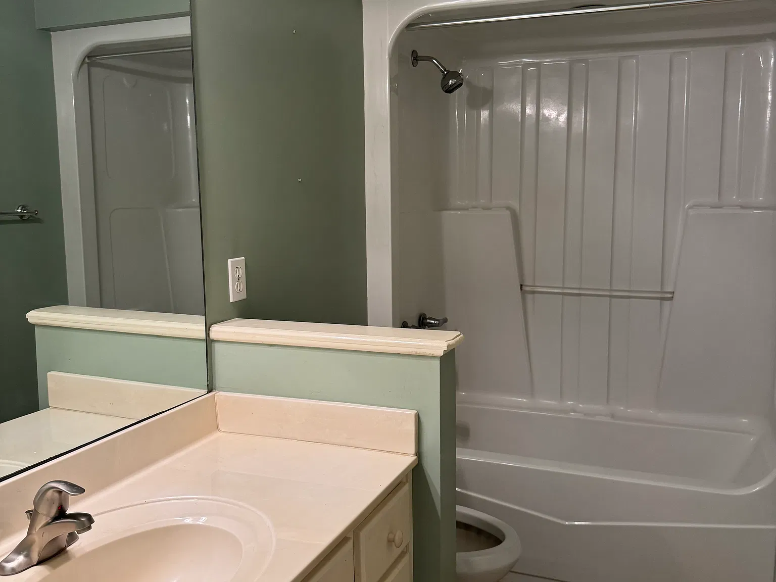4 bed, 1792 sqft, $2,095 — Photo 2