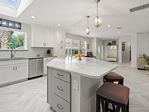 3rd image of 7588 San Jose Blvd