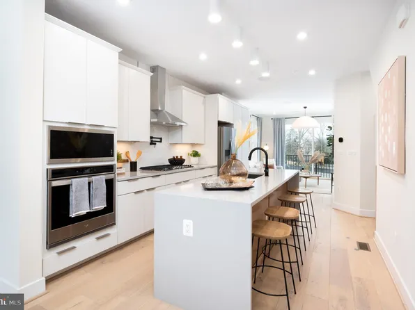 457 Altezza Dr NE, Washington, DC 20017