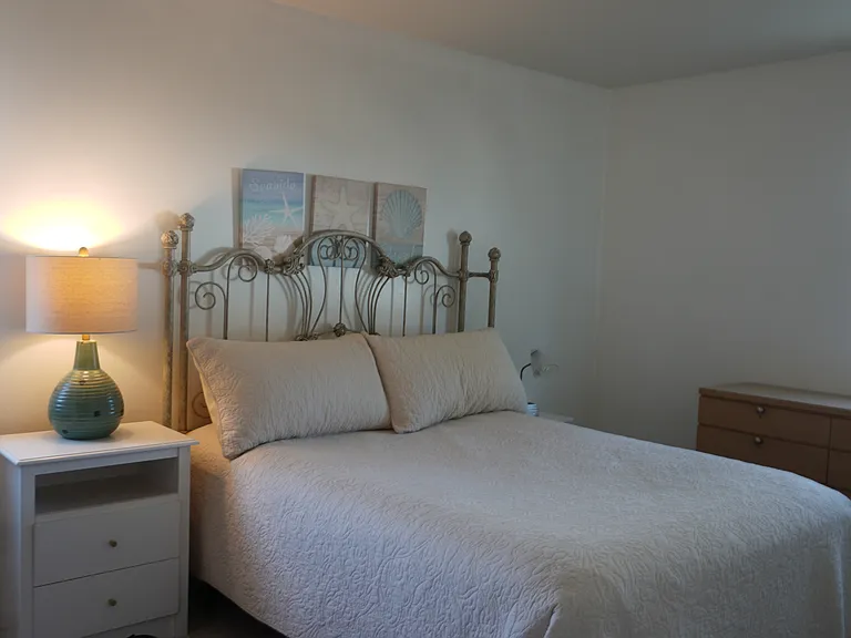 453 Berkshire Dr — Photo 15