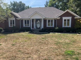 9502 Holiday Dr, Louisville, KY 40272