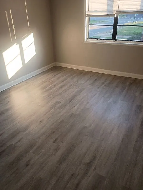 2 bed, 1.0 bath, 100 sqft, $749 — Photo 3