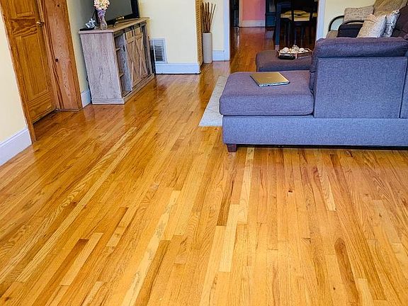 4th image of 209 N Mayfield Ave #1