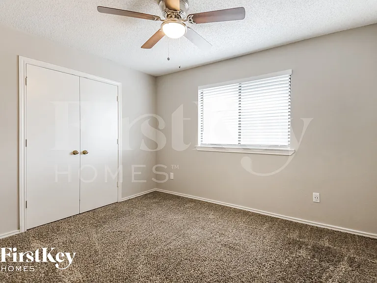 2026 Greenview Dr — Photo 16
