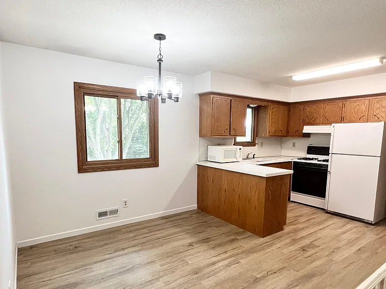 4321 Pleasant St SE — Photo 4