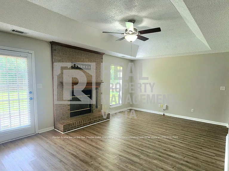 100 Wiley Way — Photo 2