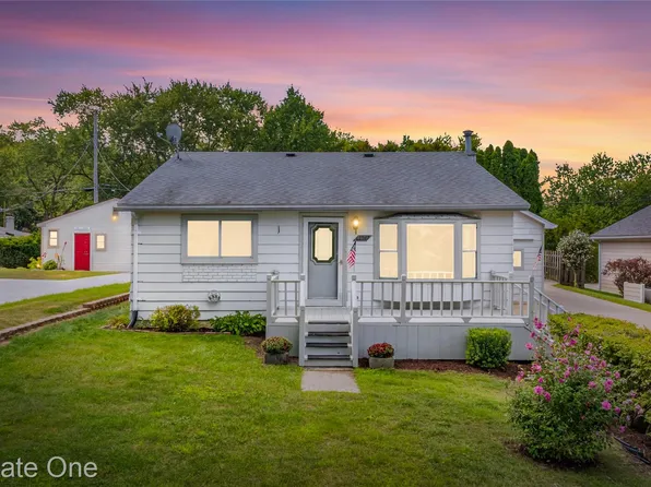 4470 Bethune Ct, West Bloomfield, MI 48323