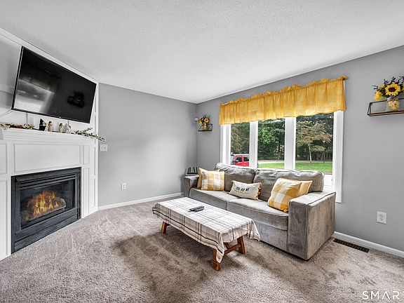 3rd image of 75 Eastbrook Heights #B