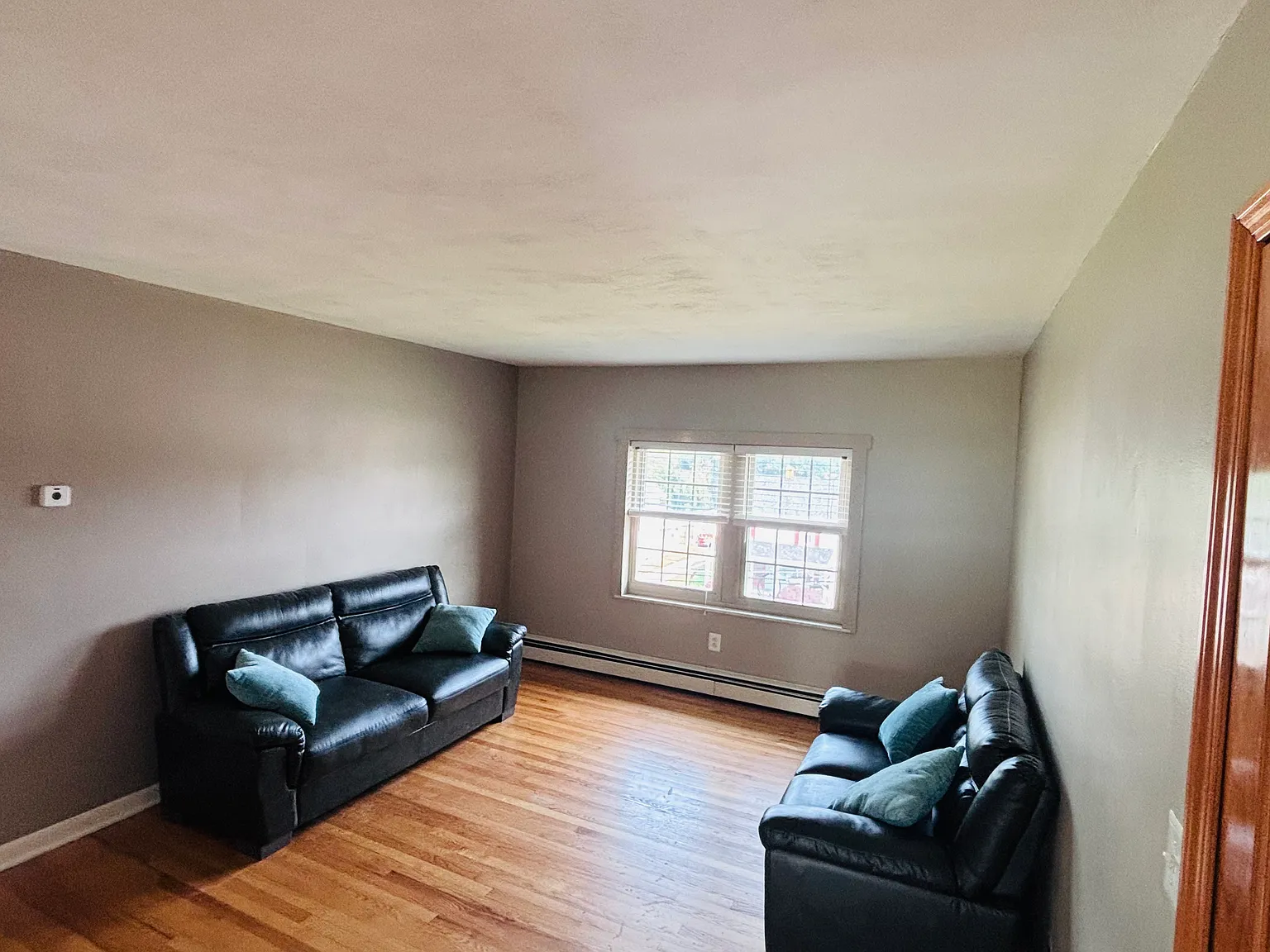 2 bed, 900 sqft, $1,750 — Photo 2