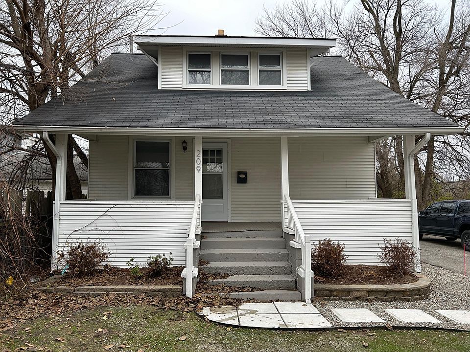 1st image of 209 E Harrison Ave