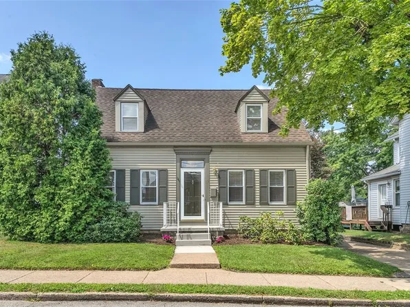 115 N Division St, Zelienople, PA 16063
