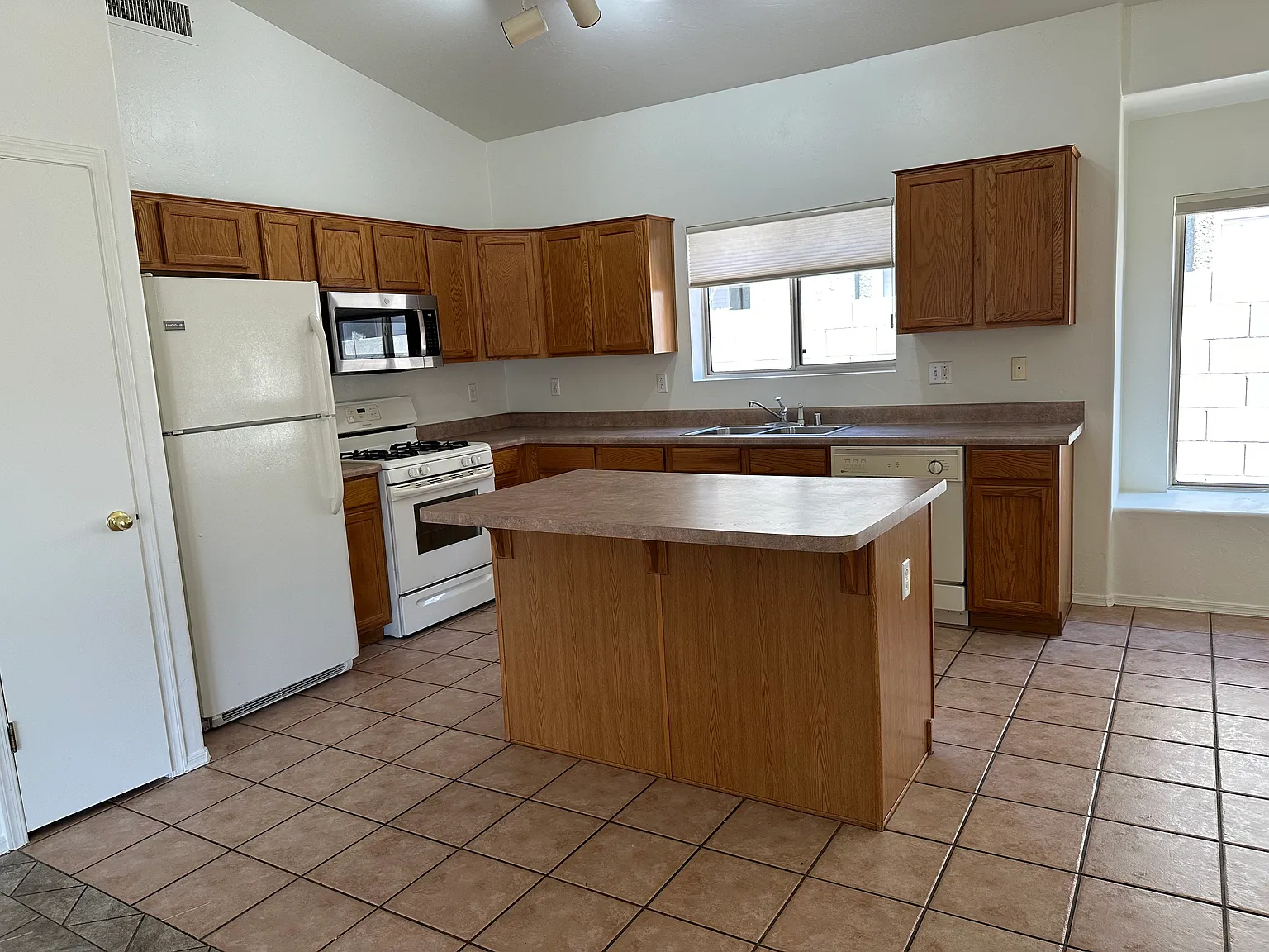 12170 N Kylene Canyon Drive — Photo 3