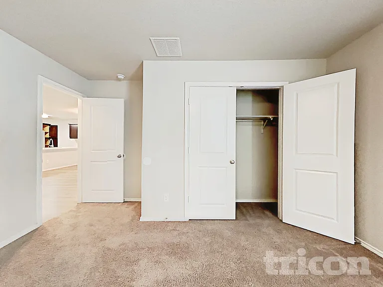 9736 Marbach Brk — Photo 12