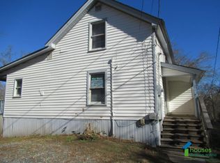 221 Stone Hill Dr, Spartanburg, SC 29307