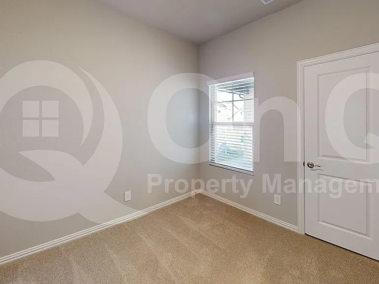 505 Blanton St — Photo 11