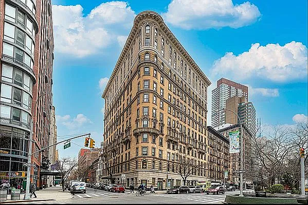 Rented by REAL New York | media 23