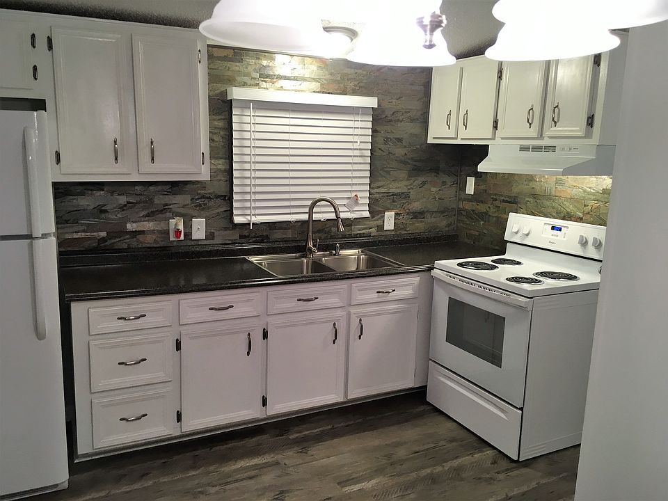 Rock backsplash 