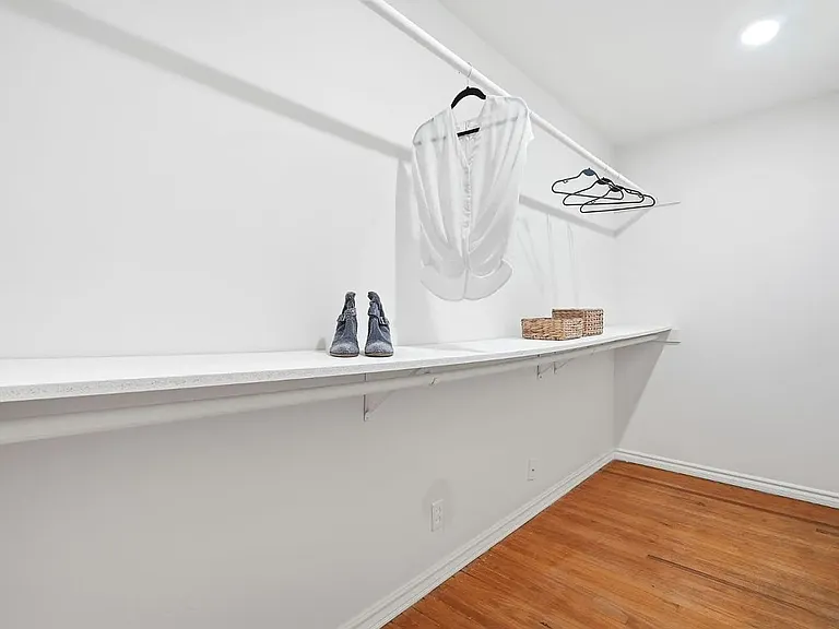 324 Angel Ave — Photo 8