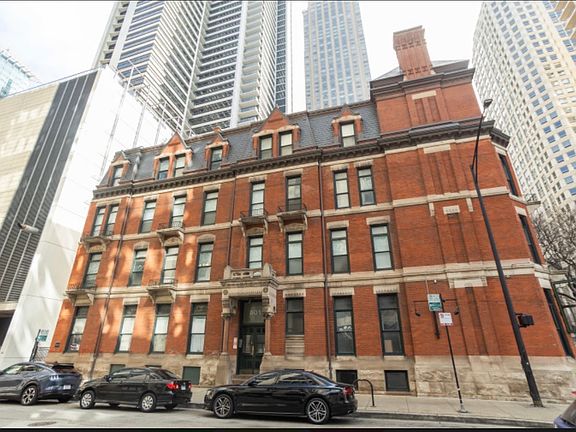 2nd image of 801 N Wabash Ave APT 2S