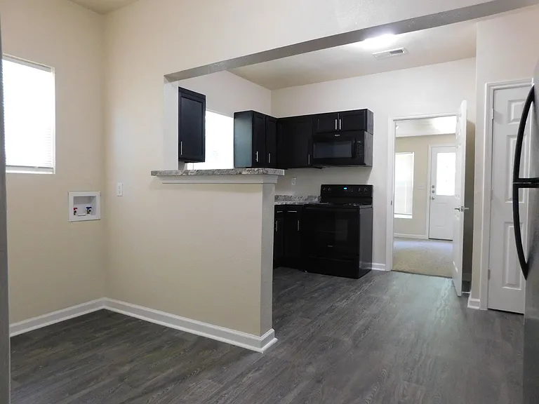 1608 Bois D Arc St — Photo 4