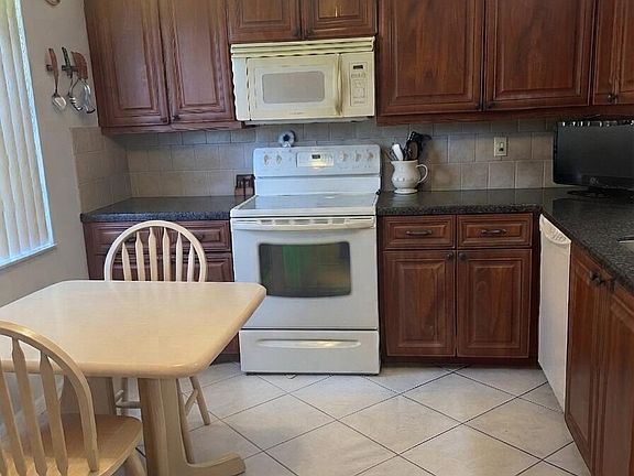 5th image of 23312 BARLAKE Drive