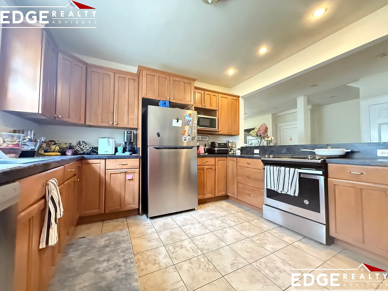 6 bed, 2200 sqft, $9,800 — Photo 3