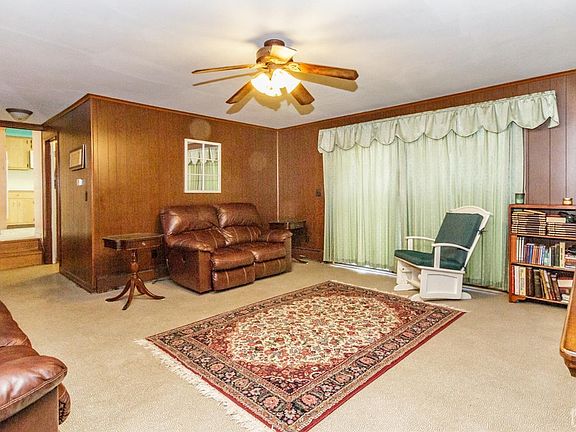 5th image of 723 Hillcrest Blvd