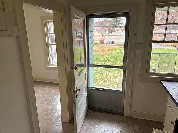 5th image of 404 S Virginia Ave #404