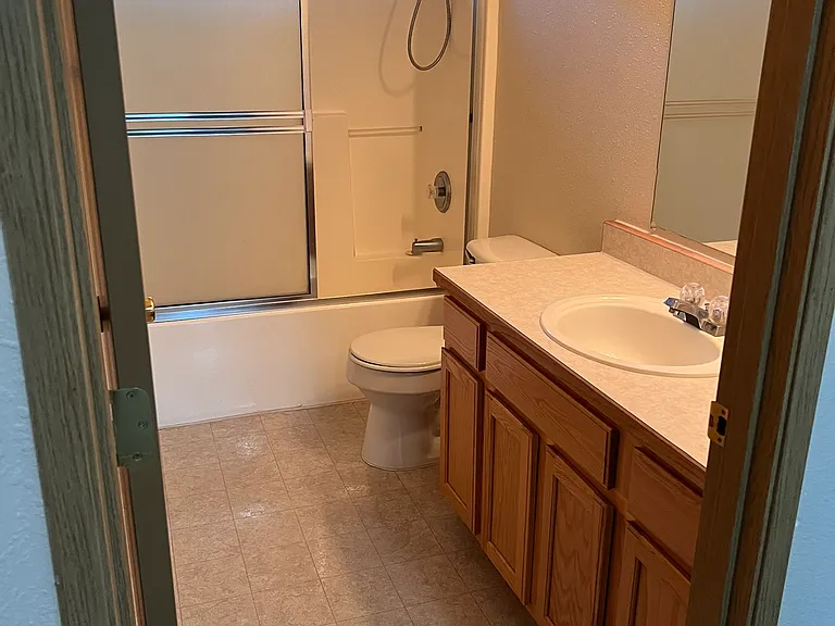 upstairs hall bathroom