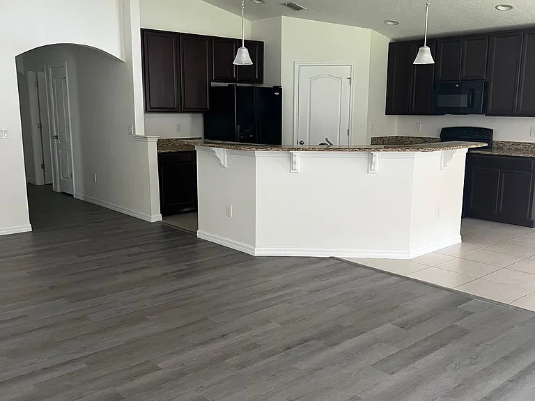 10720 Inside Loop — Photo 3