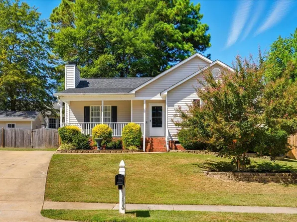 1008 S Fieldhaven Dr, Fuquay Varina, NC 27526