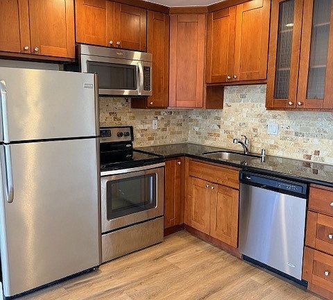 5th image of 467 Clinton St APT 7