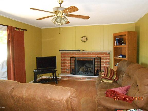 5th image of 1827 N Cambridge Dr