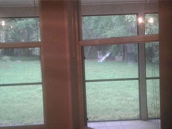 5th image of 712 S Lake Claire Cir