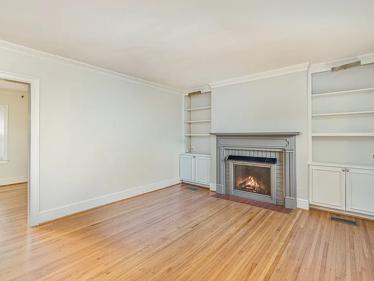 2240 Roswell Ave #4 — Photo 4