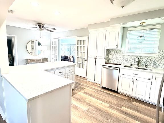 3rd image of 1905 E Hatton St