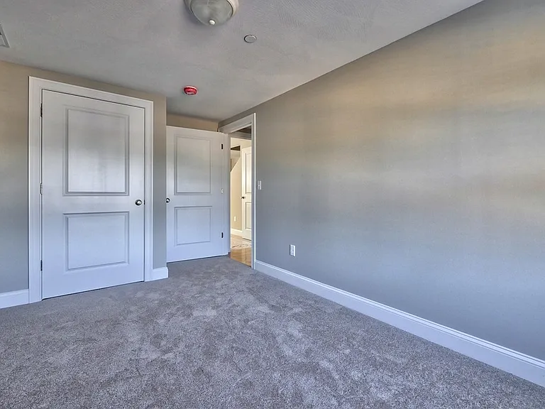 401 E Merrimack St #15 — Photo 10