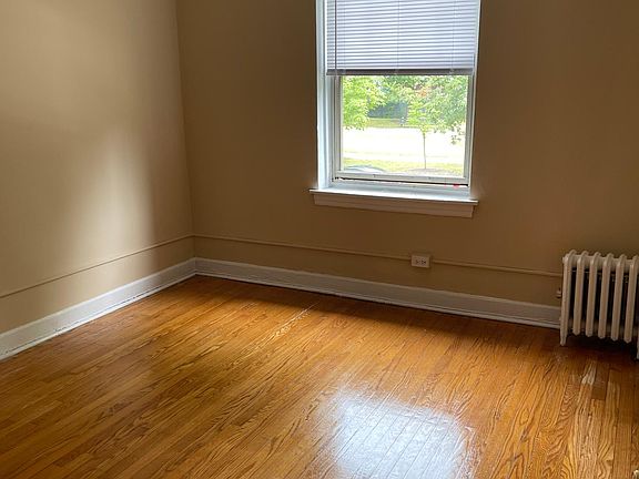 3rd image of 1909 W Granville Ave APT 3