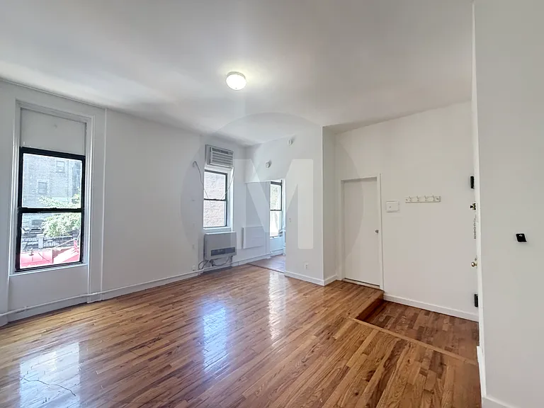 261 W 29th St #2 — Photo 2