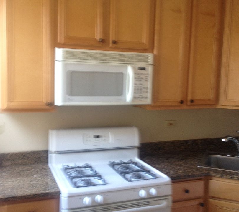 1st image of 6430 N Francisco Ave Unit 3A