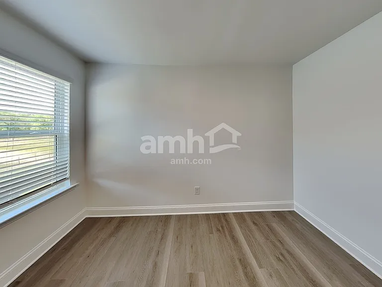 1208 Livengood Way — Photo 20