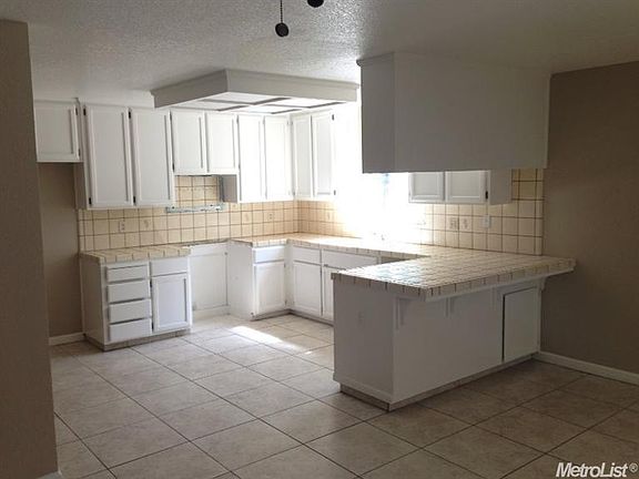 4th image of 1304 Amanda Dr