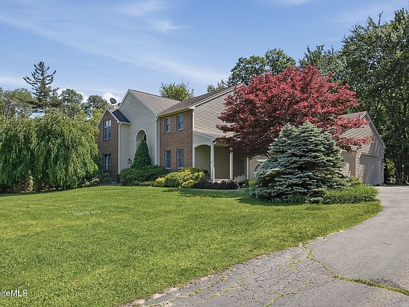 2nd image of 36 Meadow Ridge Dr