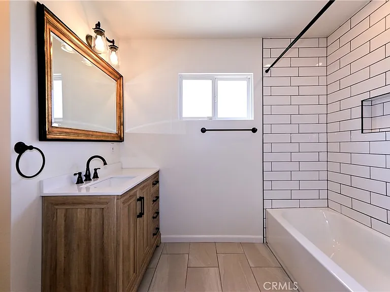 17135 Tiara St — Photo 8