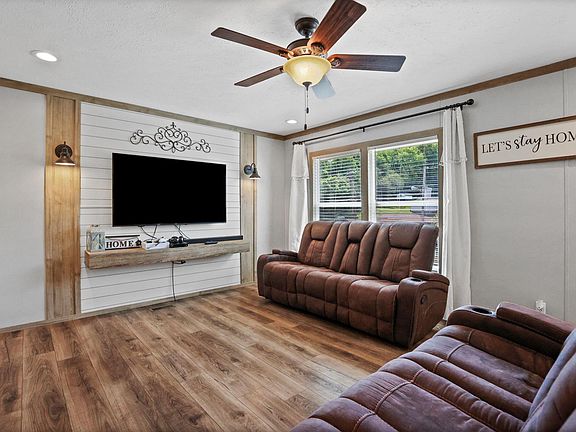 2nd image of 1777 Siam Rd