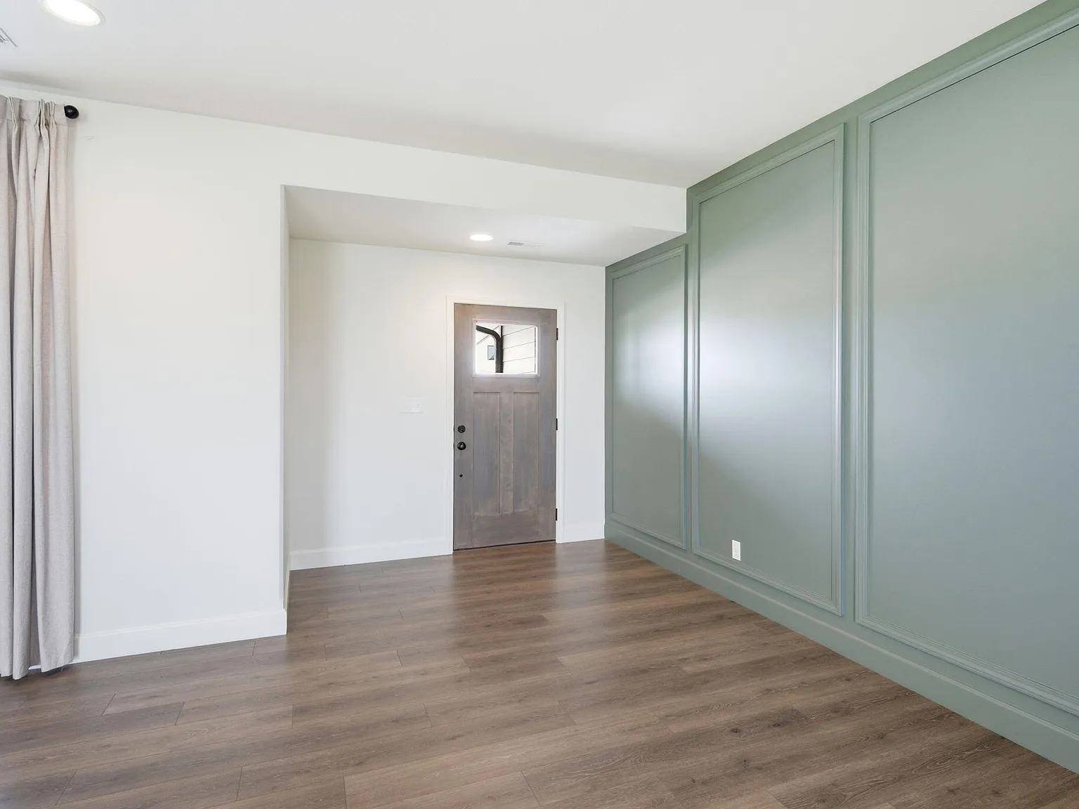 3 bed, 2.0 bath, 1600 sqft, $2,300 — Photo 3