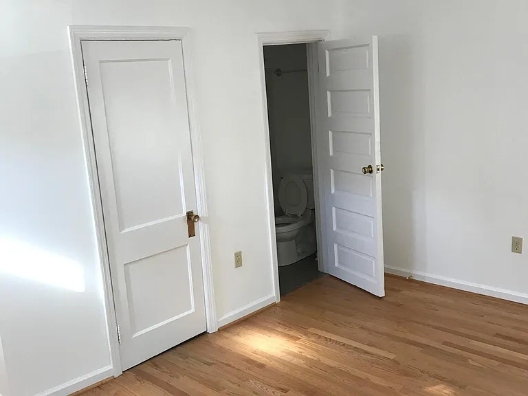 936 Saint James St #936 — Photo 5